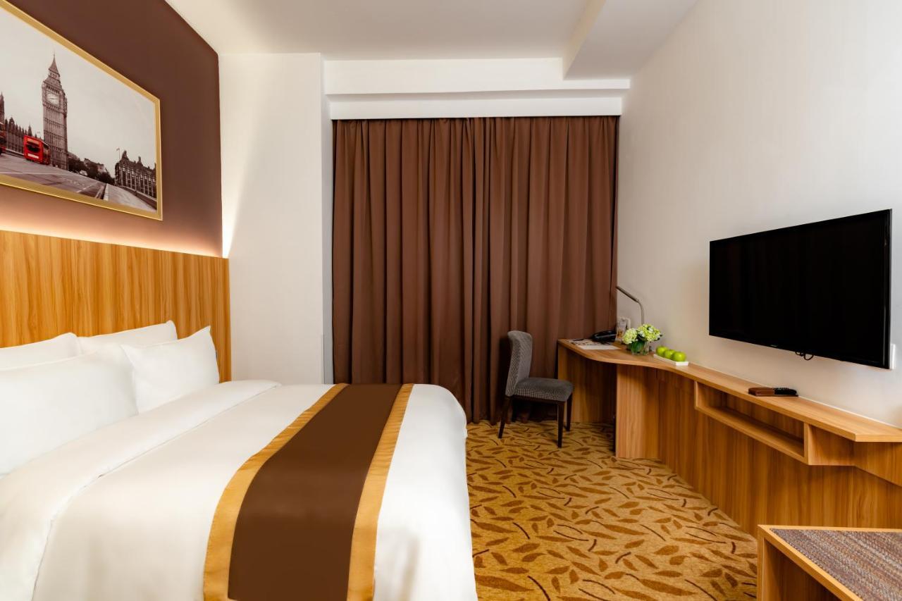 Bay Khách sạn 4*